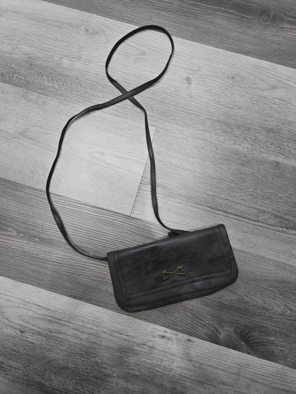 Arrow Quinn Icon Crossbody Bag